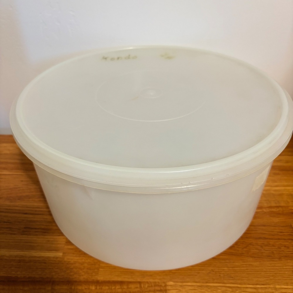 Tupperware Round Storage Container 256-1 Lid 224-16 Vintage Stained White